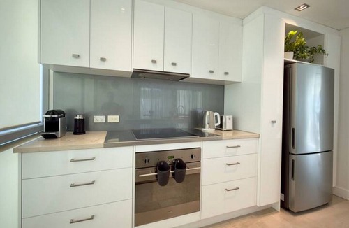 West Perth Apartment | Central, Fully Furnished Apartment, w/car park & sundeck, 3+ Months Available