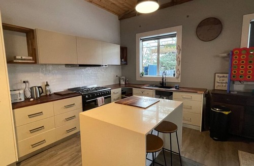 Jindabyne House | Central, Fun & Cozy!