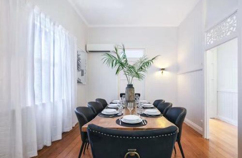 Milton House | Central Haven Milton 4BR Sleeps 10