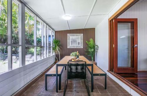 Milton House | Central Haven Milton 4BR Sleeps 10