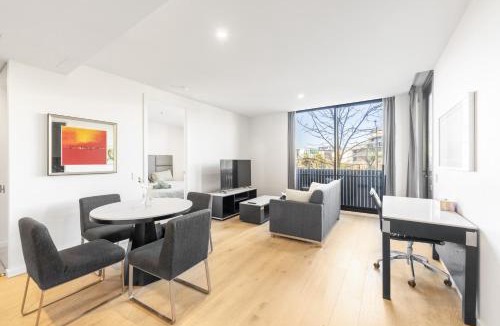 City West Apartment | Central located 2 bedroom Apartment in Canberra with Parking