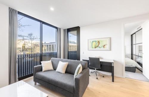 City West Apartment | Central located 2 bedroom Apartment in Canberra with Parking