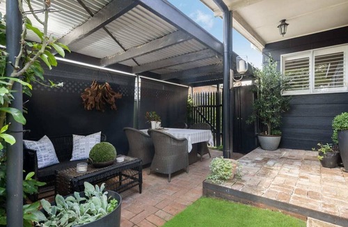 Glenroi House | Central Luxe Villa - Beautiful Heritage Studio