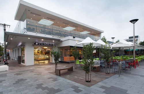 Oakleigh Apartment | Central Oakleigh 2BR Apartment w Parking