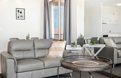 Airlie Beach Apartment | Central Ocean View # 27 Wi-Fi 2 Pools