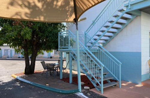 The Gap Hotel | Central Point Motel