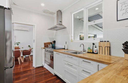 Rockingham House | Central Rockingham 4BR | Garden, Beaches & Shops