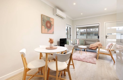 Albury Apartment | Central Sojourn on Wilcox 2 - Cute two bedroom apartment in central Albury