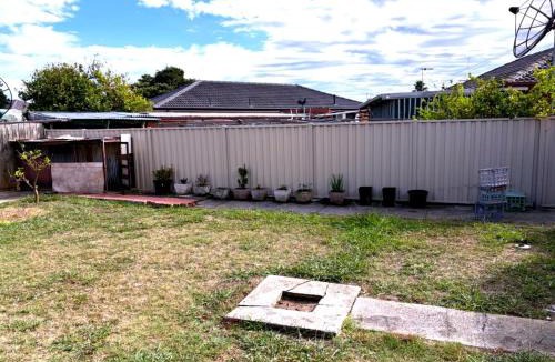Springvale House | Central Springvale - Beautiful and spacious queen-bed room