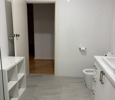 Springvale House | Central Springvale - Beautiful and spacious queen-bed room
