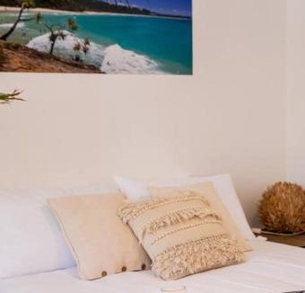 Point Lookout Apartment | Central Studio + Close to the beaches + Wifi & Netflix