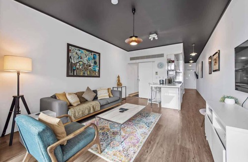 Fortitude Valley Apartment | Central & Stylish! 1Bed/1Bath/1Car ~ 5 mins to CBD