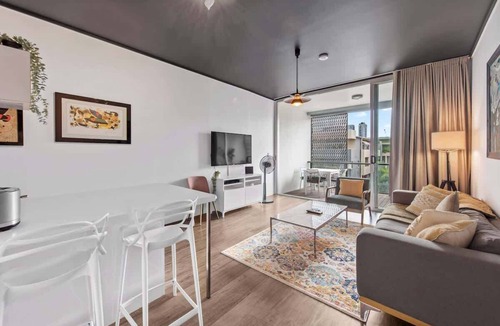 Fortitude Valley Apartment | Central & Stylish! 1Bed/1Bath/1Car ~ 5 mins to CBD