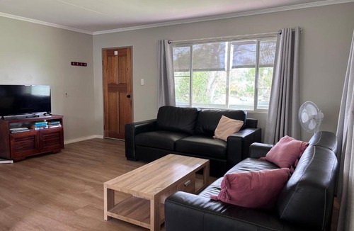 Atherton House | Central, Tidy and Private 3 Bedroom