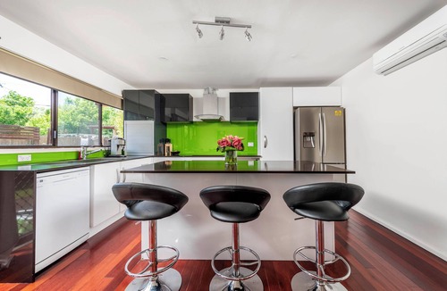 Narrabundah House | Central & Tranquil Home + Private Studio in Inner South Canberra