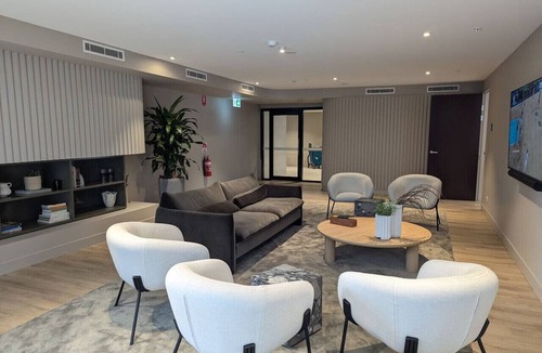 Phillip Apartment | Central Tranquillity @Woden