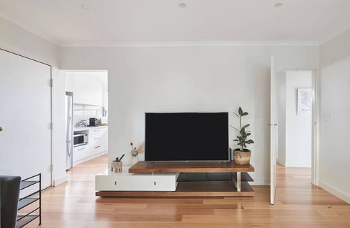 Windsor Apartment | Central Treetop Overlook with Parking in Windsor
