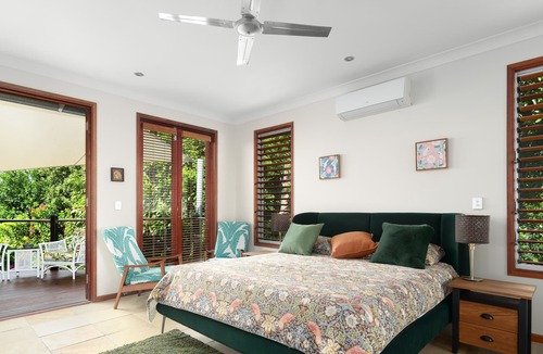 Tin Can Bay House | Centrally located and a nice walk to the bay