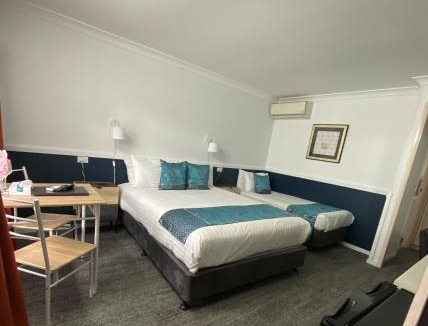 Warwick Hotel | Centrepoint Midcity Motor Inn