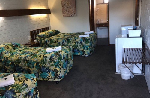 Finley Hotel | Century Motor Inn