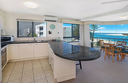 Caloundra Apartment | Cerulean Beachfront Apartment - Unit 8