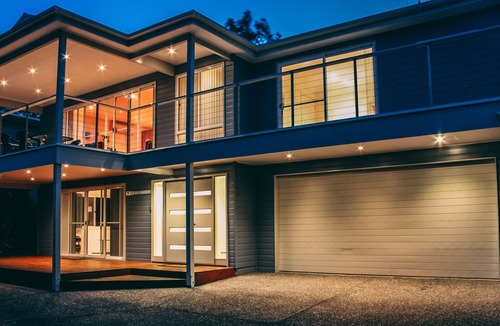 Blueys Beach House | Cerulean Blue Combo, 5 bedrooms *Sleeps 12* walk to cafes and beach