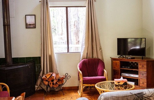 Nannup Cottage | Chalet 3, set in beautiful bush on Timberline Trail