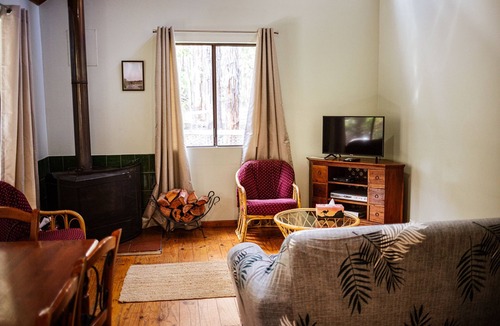 Nannup Cottage | Chalet 3, set in beautiful bush on Timberline Trail