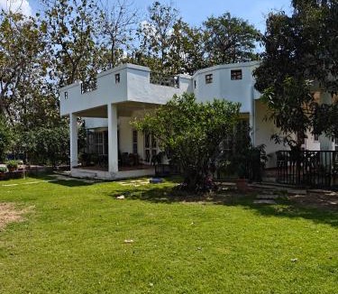 Malihabad House | Chandrakanta farm stay