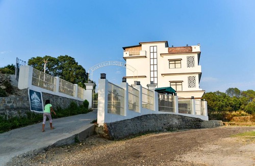 Lansdowne Hotel | Charekh Food & Forest Resort