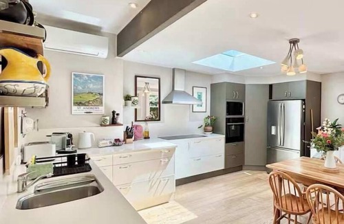 Waverton House | Charm & History 3bdr Cottage near Harbour views