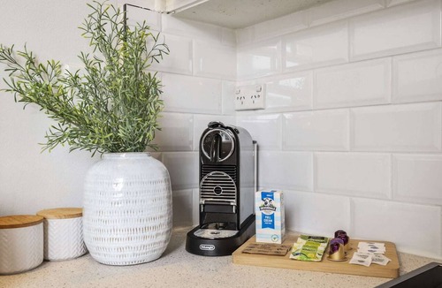 St Kilda West Apartment | Charming 1-Bed with Fireplace by the Beach