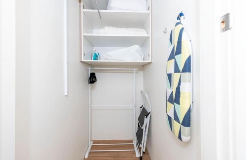 North Sydney Apartment | Charming 1 bedroom, park adjacent. city 5 minutes
