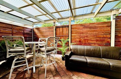 Wantirna South House | Charming 1BR Granny Flat Conveniently Located near Knox Shopping Center