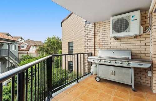 New Farm Apartment | Charming 2-Bed Apartment with City Views