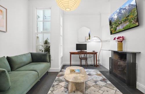 Cremorne House | Charming 2-Bed Home with Outdoor Space in Cremorne
