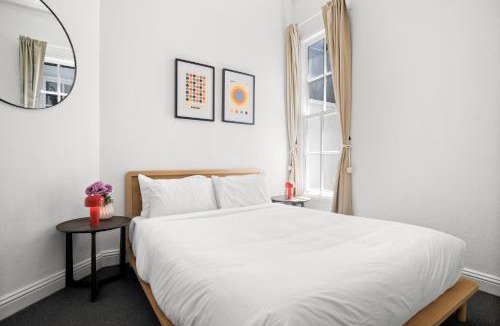 Cremorne House | Charming 2-Bed Home with Outdoor Space in Cremorne