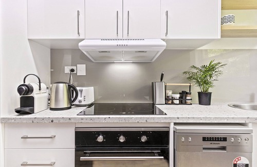 St. Lucia Apartment | Charming 2-Bed Near River & City of Brisbane