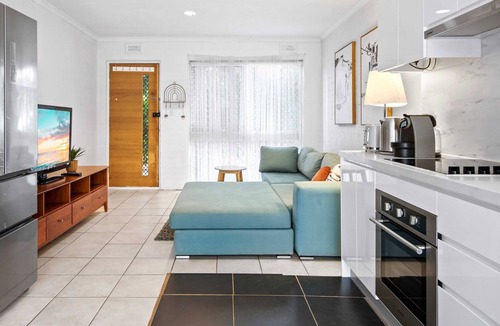 Maribyrnong Apartment | Charming 2-Bed Terrace by Highpoint Shops