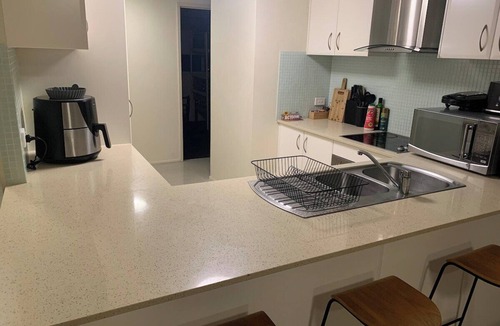 Bargara Apartment | Charming 2-bedroom apartment in Bargara, one street back from the beach