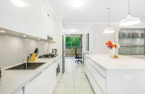 Redfern Apartment | Charming 2-bedroom apartment in Redfern with Pool & Gym