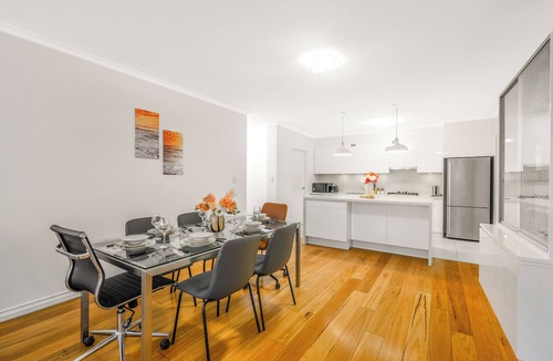Redfern Apartment | Charming 2-bedroom apartment in Redfern with Pool & Gym