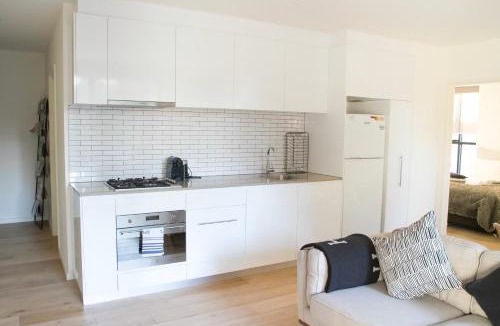 Richmond North Apartment | Charming 2 Bedroom Apartment In Richmond Close to MCG