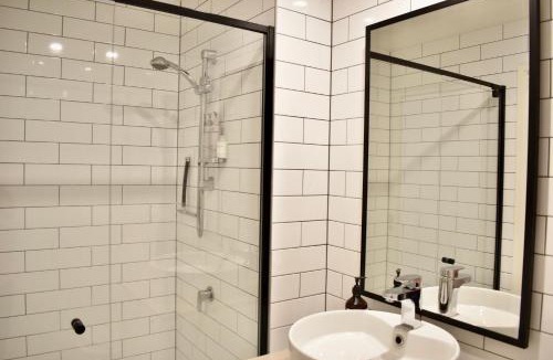 Richmond North Apartment | Charming 2 Bedroom Apartment In Richmond Close to MCG