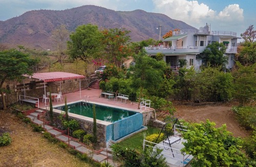 Udaipur Other | Charming 2-bedroom farmhouse with WiFi, AC in pleasant Udaipur