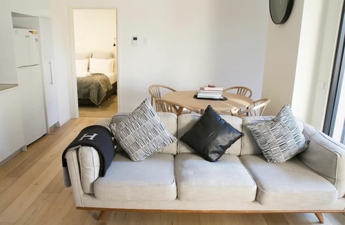 Richmond North Apartment | Charming 2BDR Apartment in Richmond close to MCG