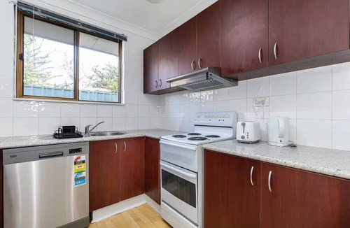 South Albury Apartment | *Charming 2BR Retreat in Heart of Southern Bliss