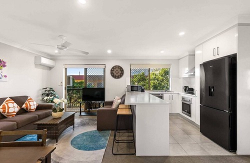 Nundah Apartment | Charming 3-bed Apartment near Local Shops