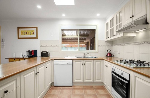 Werribee Apartment | Charming 3-Bed Family Home with Amazing Garden