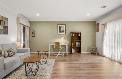 Werribee House | Charming 3-Bed Family Home with Amazing Garden